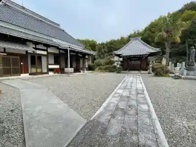 法泉寺の{uncategorized: "未分類", other: "その他", undefined: "問題あり", building: "その他建物", grave: "お墓", sacred_gate: "鳥居", guardian: "狛犬", statue: "像", buddha: "仏像", history: "歴史", nature: "自然", garden: "庭園", animal: "動物", pagoda: "塔", temizu: "手水舎", mountain_gate: "山門・神門", sanctuary: "本殿・本堂", subordinate: "末社・摂社", art: "芸術", scenery: "景色", jizo: "地蔵", ema: "絵馬", goshuin: "御朱印", omikuji: "おみくじ", items: "授与品その他", amulet: "お守り", goshuincho: "御朱印帳", eats: "食事", festival: "お祭り", votive_dance: "神楽", shichigosan: "七五三参", wedding: "結婚式", experience: "体験その他", initially: "初詣", around: "周辺", anti_infection: "感染症対策"}