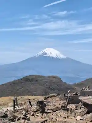 箱根元宮の{uncategorized: "未分類", other: "その他", undefined: "問題あり", building: "その他建物", grave: "お墓", sacred_gate: "鳥居", guardian: "狛犬", statue: "像", buddha: "仏像", history: "歴史", nature: "自然", garden: "庭園", animal: "動物", pagoda: "塔", temizu: "手水舎", mountain_gate: "山門・神門", sanctuary: "本殿・本堂", subordinate: "末社・摂社", art: "芸術", scenery: "景色", jizo: "地蔵", ema: "絵馬", goshuin: "御朱印", omikuji: "おみくじ", items: "授与品その他", amulet: "お守り", goshuincho: "御朱印帳", eats: "食事", festival: "お祭り", votive_dance: "神楽", shichigosan: "七五三参", wedding: "結婚式", experience: "体験その他", initially: "初詣", around: "周辺", anti_infection: "感染症対策"}
