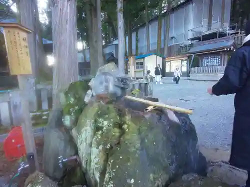 諏訪大社の手水舎