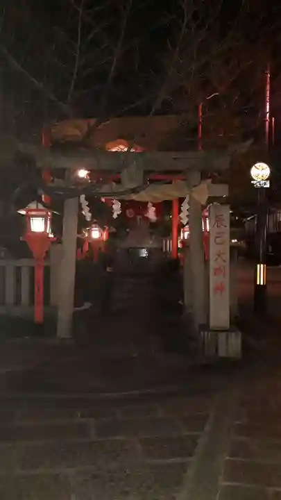 辰巳大明神の鳥居