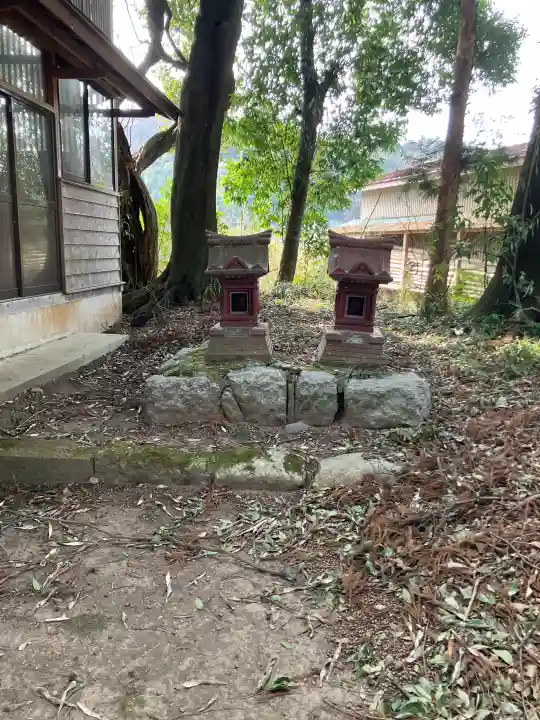 大鈴神社の{uncategorized: "未分類", other: "その他", undefined: "問題あり", building: "その他建物", grave: "お墓", sacred_gate: "鳥居", guardian: "狛犬", statue: "像", buddha: "仏像", history: "歴史", nature: "自然", garden: "庭園", animal: "動物", pagoda: "塔", temizu: "手水舎", mountain_gate: "山門・神門", sanctuary: "本殿・本堂", subordinate: "末社・摂社", art: "芸術", scenery: "景色", jizo: "地蔵", ema: "絵馬", goshuin: "御朱印", omikuji: "おみくじ", items: "授与品その他", amulet: "お守り", goshuincho: "御朱印帳", eats: "食事", festival: "お祭り", votive_dance: "神楽", shichigosan: "七五三参", wedding: "結婚式", experience: "体験その他", initially: "初詣", around: "周辺", anti_infection: "感染症対策"}