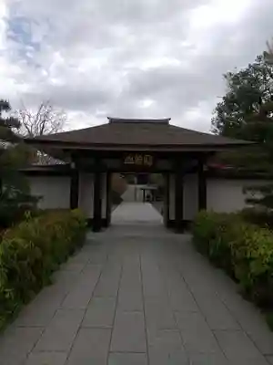 宝勝山　南藏院   蓮光寺の山門・神門