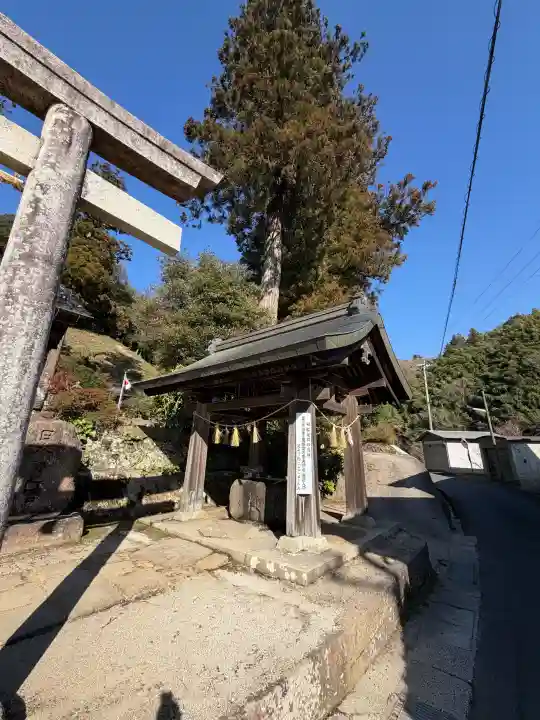 須我神社の{uncategorized: "未分類", other: "その他", undefined: "問題あり", building: "その他建物", grave: "お墓", sacred_gate: "鳥居", guardian: "狛犬", statue: "像", buddha: "仏像", history: "歴史", nature: "自然", garden: "庭園", animal: "動物", pagoda: "塔", temizu: "手水舎", mountain_gate: "山門・神門", sanctuary: "本殿・本堂", subordinate: "末社・摂社", art: "芸術", scenery: "景色", jizo: "地蔵", ema: "絵馬", goshuin: "御朱印", omikuji: "おみくじ", items: "授与品その他", amulet: "お守り", goshuincho: "御朱印帳", eats: "食事", festival: "お祭り", votive_dance: "神楽", shichigosan: "七五三参", wedding: "結婚式", experience: "体験その他", initially: "初詣", around: "周辺", anti_infection: "感染症対策"}
