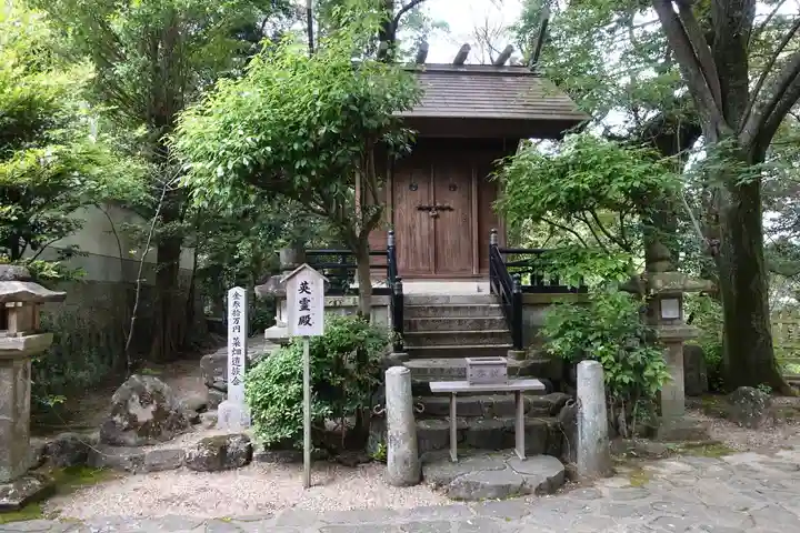 往馬坐伊古麻都比古神社の末社・摂社