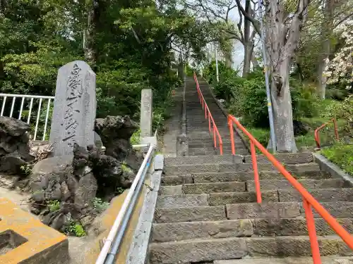 白滝不動尊の{uncategorized: "未分類", other: "その他", undefined: "問題あり", building: "その他建物", grave: "お墓", sacred_gate: "鳥居", guardian: "狛犬", statue: "像", buddha: "仏像", history: "歴史", nature: "自然", garden: "庭園", animal: "動物", pagoda: "塔", temizu: "手水舎", mountain_gate: "山門・神門", sanctuary: "本殿・本堂", subordinate: "末社・摂社", art: "芸術", scenery: "景色", jizo: "地蔵", ema: "絵馬", goshuin: "御朱印", omikuji: "おみくじ", items: "授与品その他", amulet: "お守り", goshuincho: "御朱印帳", eats: "食事", festival: "お祭り", votive_dance: "神楽", shichigosan: "七五三参", wedding: "結婚式", experience: "体験その他", initially: "初詣", around: "周辺", anti_infection: "感染症対策"}