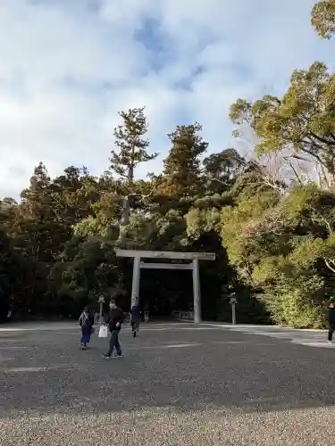 伊勢神宮外宮（豊受大神宮）の{uncategorized: "未分類", other: "その他", undefined: "問題あり", building: "その他建物", grave: "お墓", sacred_gate: "鳥居", guardian: "狛犬", statue: "像", buddha: "仏像", history: "歴史", nature: "自然", garden: "庭園", animal: "動物", pagoda: "塔", temizu: "手水舎", mountain_gate: "山門・神門", sanctuary: "本殿・本堂", subordinate: "末社・摂社", art: "芸術", scenery: "景色", jizo: "地蔵", ema: "絵馬", goshuin: "御朱印", omikuji: "おみくじ", items: "授与品その他", amulet: "お守り", goshuincho: "御朱印帳", eats: "食事", festival: "お祭り", votive_dance: "神楽", shichigosan: "七五三参", wedding: "結婚式", experience: "体験その他", initially: "初詣", around: "周辺", anti_infection: "感染症対策"}