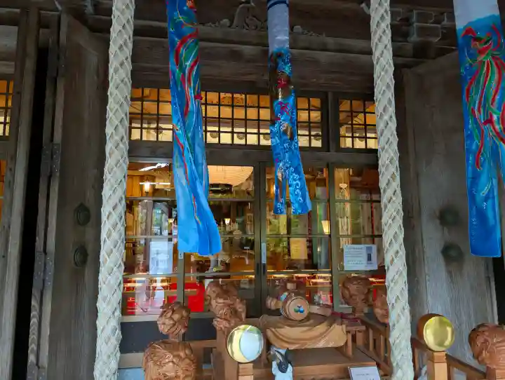 越中一宮 髙瀬神社の{uncategorized: "未分類", other: "その他", undefined: "問題あり", building: "その他建物", grave: "お墓", sacred_gate: "鳥居", guardian: "狛犬", statue: "像", buddha: "仏像", history: "歴史", nature: "自然", garden: "庭園", animal: "動物", pagoda: "塔", temizu: "手水舎", mountain_gate: "山門・神門", sanctuary: "本殿・本堂", subordinate: "末社・摂社", art: "芸術", scenery: "景色", jizo: "地蔵", ema: "絵馬", goshuin: "御朱印", omikuji: "おみくじ", items: "授与品その他", amulet: "お守り", goshuincho: "御朱印帳", eats: "食事", festival: "お祭り", votive_dance: "神楽", shichigosan: "七五三参", wedding: "結婚式", experience: "体験その他", initially: "初詣", around: "周辺", anti_infection: "感染症対策"}