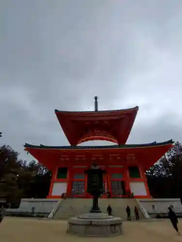 壇上伽藍の{uncategorized: "未分類", other: "その他", undefined: "問題あり", building: "その他建物", grave: "お墓", sacred_gate: "鳥居", guardian: "狛犬", statue: "像", buddha: "仏像", history: "歴史", nature: "自然", garden: "庭園", animal: "動物", pagoda: "塔", temizu: "手水舎", mountain_gate: "山門・神門", sanctuary: "本殿・本堂", subordinate: "末社・摂社", art: "芸術", scenery: "景色", jizo: "地蔵", ema: "絵馬", goshuin: "御朱印", omikuji: "おみくじ", items: "授与品その他", amulet: "お守り", goshuincho: "御朱印帳", eats: "食事", festival: "お祭り", votive_dance: "神楽", shichigosan: "七五三参", wedding: "結婚式", experience: "体験その他", initially: "初詣", around: "周辺", anti_infection: "感染症対策"}