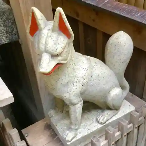 岩亀稲荷社の狛犬