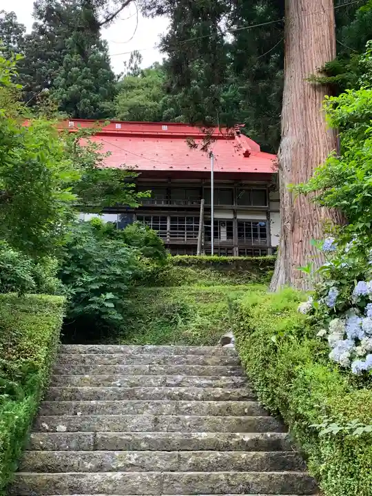 東堂山 満福寺(昭和羅漢)の本殿・本堂