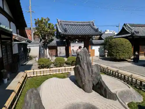 光清寺の{uncategorized: "未分類", other: "その他", undefined: "問題あり", building: "その他建物", grave: "お墓", sacred_gate: "鳥居", guardian: "狛犬", statue: "像", buddha: "仏像", history: "歴史", nature: "自然", garden: "庭園", animal: "動物", pagoda: "塔", temizu: "手水舎", mountain_gate: "山門・神門", sanctuary: "本殿・本堂", subordinate: "末社・摂社", art: "芸術", scenery: "景色", jizo: "地蔵", ema: "絵馬", goshuin: "御朱印", omikuji: "おみくじ", items: "授与品その他", amulet: "お守り", goshuincho: "御朱印帳", eats: "食事", festival: "お祭り", votive_dance: "神楽", shichigosan: "七五三参", wedding: "結婚式", experience: "体験その他", initially: "初詣", around: "周辺", anti_infection: "感染症対策"}