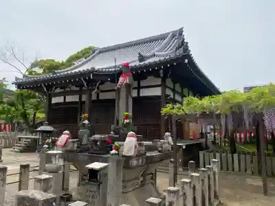 葛井寺の{uncategorized: "未分類", other: "その他", undefined: "問題あり", building: "その他建物", grave: "お墓", sacred_gate: "鳥居", guardian: "狛犬", statue: "像", buddha: "仏像", history: "歴史", nature: "自然", garden: "庭園", animal: "動物", pagoda: "塔", temizu: "手水舎", mountain_gate: "山門・神門", sanctuary: "本殿・本堂", subordinate: "末社・摂社", art: "芸術", scenery: "景色", jizo: "地蔵", ema: "絵馬", goshuin: "御朱印", omikuji: "おみくじ", items: "授与品その他", amulet: "お守り", goshuincho: "御朱印帳", eats: "食事", festival: "お祭り", votive_dance: "神楽", shichigosan: "七五三参", wedding: "結婚式", experience: "体験その他", initially: "初詣", around: "周辺", anti_infection: "感染症対策"}