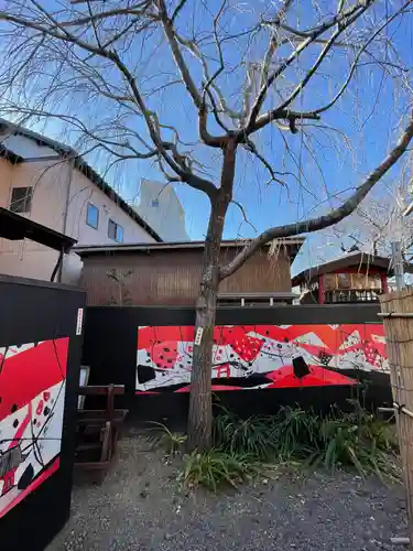 鴻神社の庭園