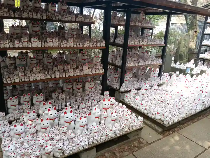 豪徳寺の{uncategorized: "未分類", other: "その他", undefined: "問題あり", building: "その他建物", grave: "お墓", sacred_gate: "鳥居", guardian: "狛犬", statue: "像", buddha: "仏像", history: "歴史", nature: "自然", garden: "庭園", animal: "動物", pagoda: "塔", temizu: "手水舎", mountain_gate: "山門・神門", sanctuary: "本殿・本堂", subordinate: "末社・摂社", art: "芸術", scenery: "景色", jizo: "地蔵", ema: "絵馬", goshuin: "御朱印", omikuji: "おみくじ", items: "授与品その他", amulet: "お守り", goshuincho: "御朱印帳", eats: "食事", festival: "お祭り", votive_dance: "神楽", shichigosan: "七五三参", wedding: "結婚式", experience: "体験その他", initially: "初詣", around: "周辺", anti_infection: "感染症対策"}