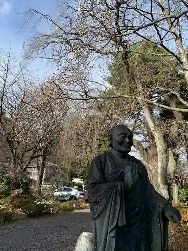 関川寺の像