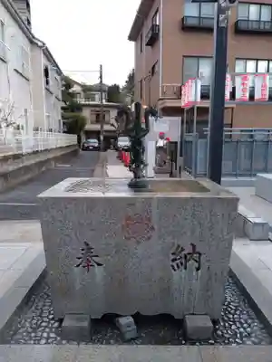 成田山横浜別院延命院の手水舎