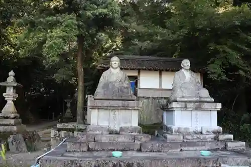 前神寺の像