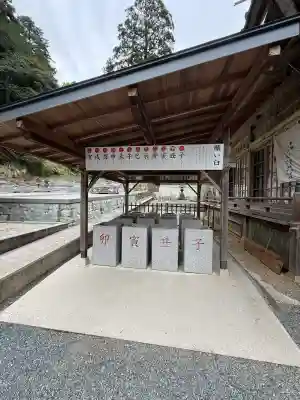安志加茂神社の{uncategorized: "未分類", other: "その他", undefined: "問題あり", building: "その他建物", grave: "お墓", sacred_gate: "鳥居", guardian: "狛犬", statue: "像", buddha: "仏像", history: "歴史", nature: "自然", garden: "庭園", animal: "動物", pagoda: "塔", temizu: "手水舎", mountain_gate: "山門・神門", sanctuary: "本殿・本堂", subordinate: "末社・摂社", art: "芸術", scenery: "景色", jizo: "地蔵", ema: "絵馬", goshuin: "御朱印", omikuji: "おみくじ", items: "授与品その他", amulet: "お守り", goshuincho: "御朱印帳", eats: "食事", festival: "お祭り", votive_dance: "神楽", shichigosan: "七五三参", wedding: "結婚式", experience: "体験その他", initially: "初詣", around: "周辺", anti_infection: "感染症対策"}