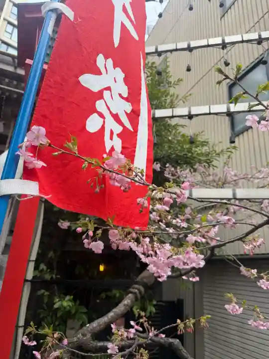 十番稲荷神社の{uncategorized: "未分類", other: "その他", undefined: "問題あり", building: "その他建物", grave: "お墓", sacred_gate: "鳥居", guardian: "狛犬", statue: "像", buddha: "仏像", history: "歴史", nature: "自然", garden: "庭園", animal: "動物", pagoda: "塔", temizu: "手水舎", mountain_gate: "山門・神門", sanctuary: "本殿・本堂", subordinate: "末社・摂社", art: "芸術", scenery: "景色", jizo: "地蔵", ema: "絵馬", goshuin: "御朱印", omikuji: "おみくじ", items: "授与品その他", amulet: "お守り", goshuincho: "御朱印帳", eats: "食事", festival: "お祭り", votive_dance: "神楽", shichigosan: "七五三参", wedding: "結婚式", experience: "体験その他", initially: "初詣", around: "周辺", anti_infection: "感染症対策"}