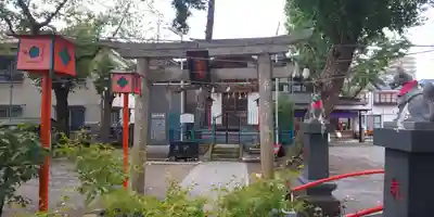 塚越稲荷神社の鳥居