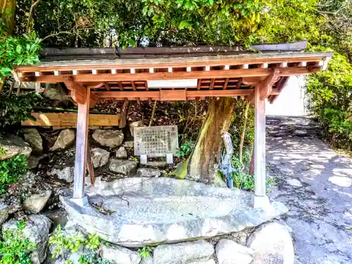 春日社（有脇春日社）の手水舎