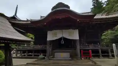 椎尾山薬王院の本殿・本堂
