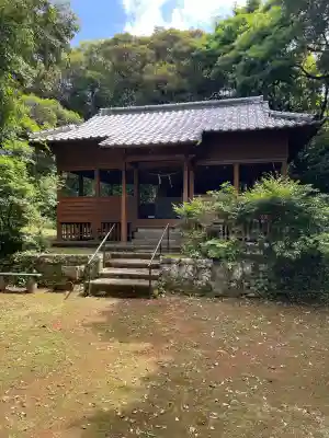 知賀王神社の{uncategorized: "未分類", other: "その他", undefined: "問題あり", building: "その他建物", grave: "お墓", sacred_gate: "鳥居", guardian: "狛犬", statue: "像", buddha: "仏像", history: "歴史", nature: "自然", garden: "庭園", animal: "動物", pagoda: "塔", temizu: "手水舎", mountain_gate: "山門・神門", sanctuary: "本殿・本堂", subordinate: "末社・摂社", art: "芸術", scenery: "景色", jizo: "地蔵", ema: "絵馬", goshuin: "御朱印", omikuji: "おみくじ", items: "授与品その他", amulet: "お守り", goshuincho: "御朱印帳", eats: "食事", festival: "お祭り", votive_dance: "神楽", shichigosan: "七五三参", wedding: "結婚式", experience: "体験その他", initially: "初詣", around: "周辺", anti_infection: "感染症対策"}