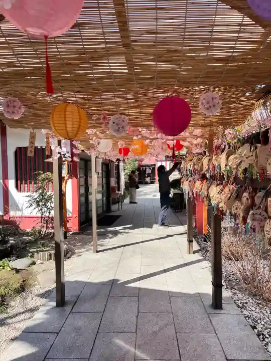 仙台大神宮の{uncategorized: "未分類", other: "その他", undefined: "問題あり", building: "その他建物", grave: "お墓", sacred_gate: "鳥居", guardian: "狛犬", statue: "像", buddha: "仏像", history: "歴史", nature: "自然", garden: "庭園", animal: "動物", pagoda: "塔", temizu: "手水舎", mountain_gate: "山門・神門", sanctuary: "本殿・本堂", subordinate: "末社・摂社", art: "芸術", scenery: "景色", jizo: "地蔵", ema: "絵馬", goshuin: "御朱印", omikuji: "おみくじ", items: "授与品その他", amulet: "お守り", goshuincho: "御朱印帳", eats: "食事", festival: "お祭り", votive_dance: "神楽", shichigosan: "七五三参", wedding: "結婚式", experience: "体験その他", initially: "初詣", around: "周辺", anti_infection: "感染症対策"}