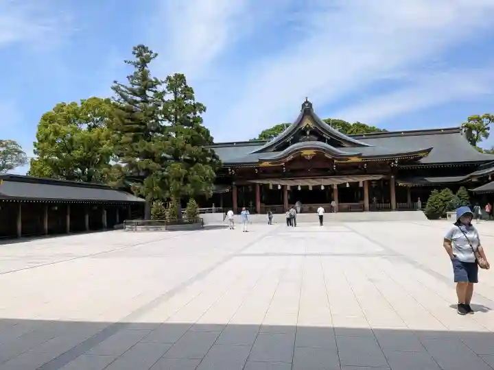 寒川神社の{uncategorized: "未分類", other: "その他", undefined: "問題あり", building: "その他建物", grave: "お墓", sacred_gate: "鳥居", guardian: "狛犬", statue: "像", buddha: "仏像", history: "歴史", nature: "自然", garden: "庭園", animal: "動物", pagoda: "塔", temizu: "手水舎", mountain_gate: "山門・神門", sanctuary: "本殿・本堂", subordinate: "末社・摂社", art: "芸術", scenery: "景色", jizo: "地蔵", ema: "絵馬", goshuin: "御朱印", omikuji: "おみくじ", items: "授与品その他", amulet: "お守り", goshuincho: "御朱印帳", eats: "食事", festival: "お祭り", votive_dance: "神楽", shichigosan: "七五三参", wedding: "結婚式", experience: "体験その他", initially: "初詣", around: "周辺", anti_infection: "感染症対策"}