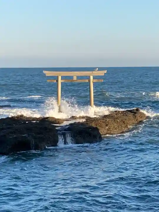 大洗磯前神社の{uncategorized: "未分類", other: "その他", undefined: "問題あり", building: "その他建物", grave: "お墓", sacred_gate: "鳥居", guardian: "狛犬", statue: "像", buddha: "仏像", history: "歴史", nature: "自然", garden: "庭園", animal: "動物", pagoda: "塔", temizu: "手水舎", mountain_gate: "山門・神門", sanctuary: "本殿・本堂", subordinate: "末社・摂社", art: "芸術", scenery: "景色", jizo: "地蔵", ema: "絵馬", goshuin: "御朱印", omikuji: "おみくじ", items: "授与品その他", amulet: "お守り", goshuincho: "御朱印帳", eats: "食事", festival: "お祭り", votive_dance: "神楽", shichigosan: "七五三参", wedding: "結婚式", experience: "体験その他", initially: "初詣", around: "周辺", anti_infection: "感染症対策"}