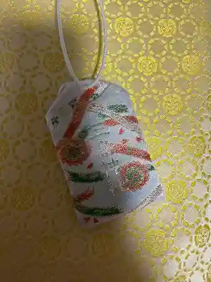 三島神社の{uncategorized: "未分類", other: "その他", undefined: "問題あり", building: "その他建物", grave: "お墓", sacred_gate: "鳥居", guardian: "狛犬", statue: "像", buddha: "仏像", history: "歴史", nature: "自然", garden: "庭園", animal: "動物", pagoda: "塔", temizu: "手水舎", mountain_gate: "山門・神門", sanctuary: "本殿・本堂", subordinate: "末社・摂社", art: "芸術", scenery: "景色", jizo: "地蔵", ema: "絵馬", goshuin: "御朱印", omikuji: "おみくじ", items: "授与品その他", amulet: "お守り", goshuincho: "御朱印帳", eats: "食事", festival: "お祭り", votive_dance: "神楽", shichigosan: "七五三参", wedding: "結婚式", experience: "体験その他", initially: "初詣", around: "周辺", anti_infection: "感染症対策"}