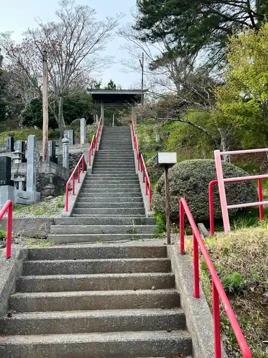 龍本寺の{uncategorized: "未分類", other: "その他", undefined: "問題あり", building: "その他建物", grave: "お墓", sacred_gate: "鳥居", guardian: "狛犬", statue: "像", buddha: "仏像", history: "歴史", nature: "自然", garden: "庭園", animal: "動物", pagoda: "塔", temizu: "手水舎", mountain_gate: "山門・神門", sanctuary: "本殿・本堂", subordinate: "末社・摂社", art: "芸術", scenery: "景色", jizo: "地蔵", ema: "絵馬", goshuin: "御朱印", omikuji: "おみくじ", items: "授与品その他", amulet: "お守り", goshuincho: "御朱印帳", eats: "食事", festival: "お祭り", votive_dance: "神楽", shichigosan: "七五三参", wedding: "結婚式", experience: "体験その他", initially: "初詣", around: "周辺", anti_infection: "感染症対策"}