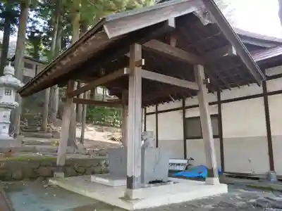 頼岳寺の手水舎