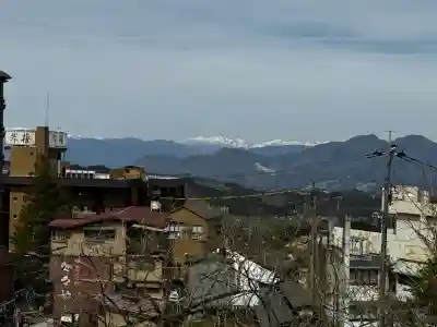 伊香保神社の{uncategorized: "未分類", other: "その他", undefined: "問題あり", building: "その他建物", grave: "お墓", sacred_gate: "鳥居", guardian: "狛犬", statue: "像", buddha: "仏像", history: "歴史", nature: "自然", garden: "庭園", animal: "動物", pagoda: "塔", temizu: "手水舎", mountain_gate: "山門・神門", sanctuary: "本殿・本堂", subordinate: "末社・摂社", art: "芸術", scenery: "景色", jizo: "地蔵", ema: "絵馬", goshuin: "御朱印", omikuji: "おみくじ", items: "授与品その他", amulet: "お守り", goshuincho: "御朱印帳", eats: "食事", festival: "お祭り", votive_dance: "神楽", shichigosan: "七五三参", wedding: "結婚式", experience: "体験その他", initially: "初詣", around: "周辺", anti_infection: "感染症対策"}