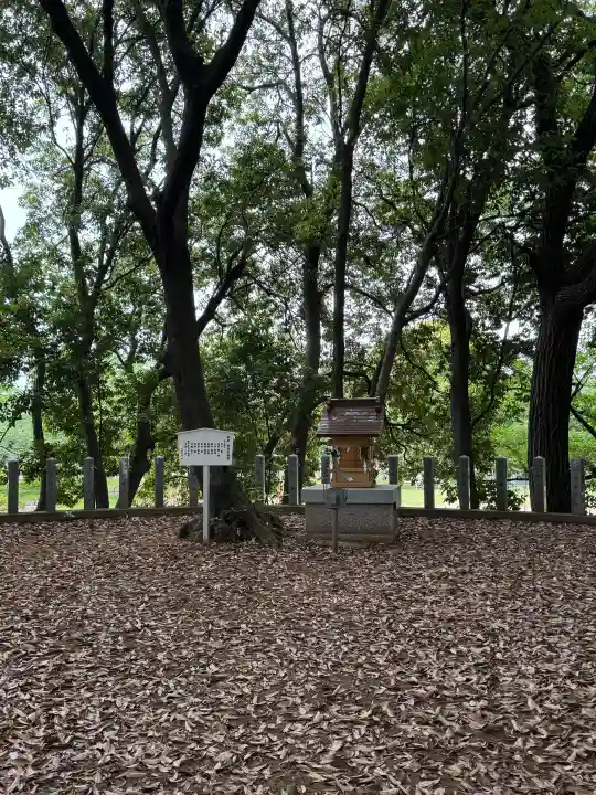 白山神社(二子町)の{uncategorized: "未分類", other: "その他", undefined: "問題あり", building: "その他建物", grave: "お墓", sacred_gate: "鳥居", guardian: "狛犬", statue: "像", buddha: "仏像", history: "歴史", nature: "自然", garden: "庭園", animal: "動物", pagoda: "塔", temizu: "手水舎", mountain_gate: "山門・神門", sanctuary: "本殿・本堂", subordinate: "末社・摂社", art: "芸術", scenery: "景色", jizo: "地蔵", ema: "絵馬", goshuin: "御朱印", omikuji: "おみくじ", items: "授与品その他", amulet: "お守り", goshuincho: "御朱印帳", eats: "食事", festival: "お祭り", votive_dance: "神楽", shichigosan: "七五三参", wedding: "結婚式", experience: "体験その他", initially: "初詣", around: "周辺", anti_infection: "感染症対策"}