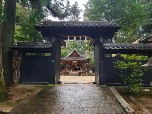 三所神社の山門