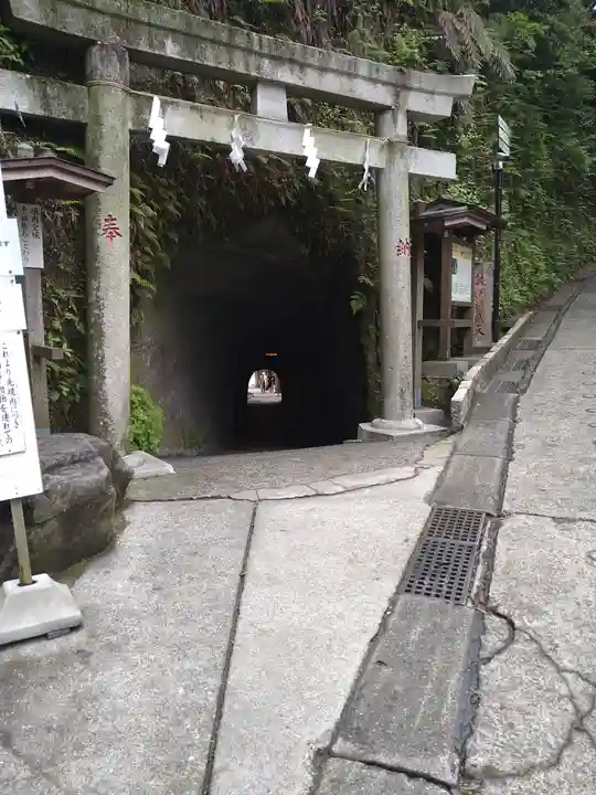 銭洗弁財天宇賀福神社(神奈川県)