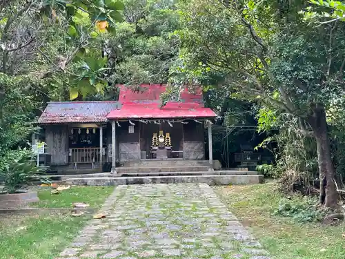 世持神社の本殿