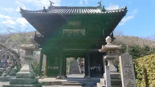 恩徳寺の山門