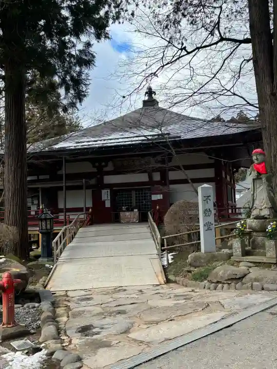 中尊寺の{uncategorized: "未分類", other: "その他", undefined: "問題あり", building: "その他建物", grave: "お墓", sacred_gate: "鳥居", guardian: "狛犬", statue: "像", buddha: "仏像", history: "歴史", nature: "自然", garden: "庭園", animal: "動物", pagoda: "塔", temizu: "手水舎", mountain_gate: "山門・神門", sanctuary: "本殿・本堂", subordinate: "末社・摂社", art: "芸術", scenery: "景色", jizo: "地蔵", ema: "絵馬", goshuin: "御朱印", omikuji: "おみくじ", items: "授与品その他", amulet: "お守り", goshuincho: "御朱印帳", eats: "食事", festival: "お祭り", votive_dance: "神楽", shichigosan: "七五三参", wedding: "結婚式", experience: "体験その他", initially: "初詣", around: "周辺", anti_infection: "感染症対策"}