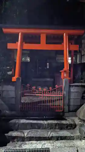 祠（不明社・金毘羅神社）の鳥居