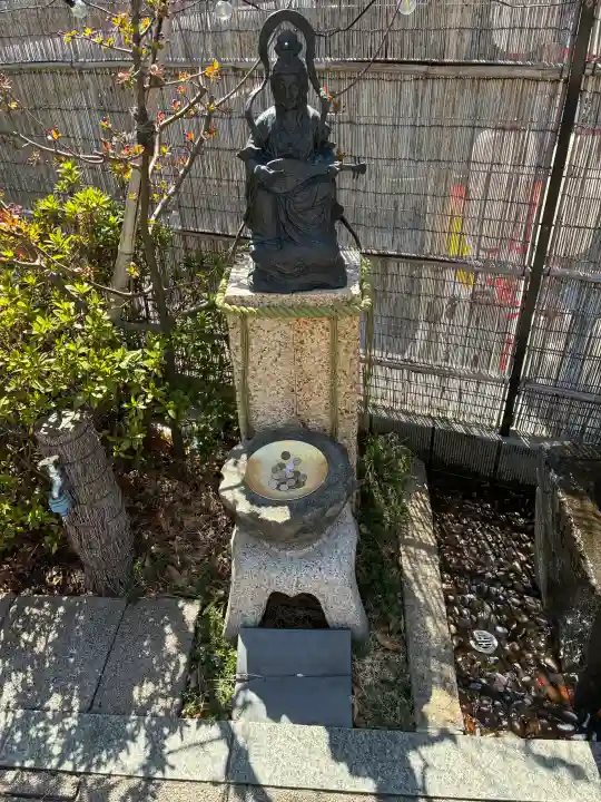 駒込妙義神社の{uncategorized: "未分類", other: "その他", undefined: "問題あり", building: "その他建物", grave: "お墓", sacred_gate: "鳥居", guardian: "狛犬", statue: "像", buddha: "仏像", history: "歴史", nature: "自然", garden: "庭園", animal: "動物", pagoda: "塔", temizu: "手水舎", mountain_gate: "山門・神門", sanctuary: "本殿・本堂", subordinate: "末社・摂社", art: "芸術", scenery: "景色", jizo: "地蔵", ema: "絵馬", goshuin: "御朱印", omikuji: "おみくじ", items: "授与品その他", amulet: "お守り", goshuincho: "御朱印帳", eats: "食事", festival: "お祭り", votive_dance: "神楽", shichigosan: "七五三参", wedding: "結婚式", experience: "体験その他", initially: "初詣", around: "周辺", anti_infection: "感染症対策"}