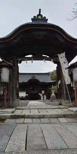 三尾神社の山門