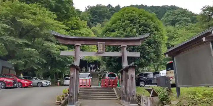 高尾山麓氷川神社の鳥居