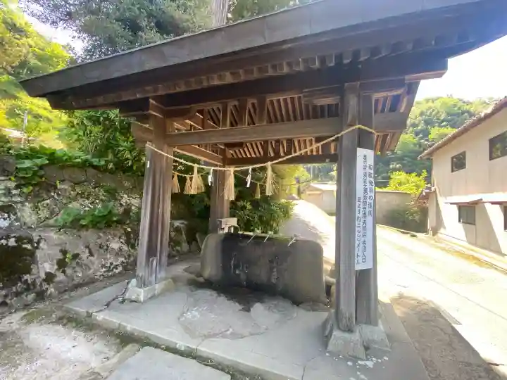 須我神社の{uncategorized: "未分類", other: "その他", undefined: "問題あり", building: "その他建物", grave: "お墓", sacred_gate: "鳥居", guardian: "狛犬", statue: "像", buddha: "仏像", history: "歴史", nature: "自然", garden: "庭園", animal: "動物", pagoda: "塔", temizu: "手水舎", mountain_gate: "山門・神門", sanctuary: "本殿・本堂", subordinate: "末社・摂社", art: "芸術", scenery: "景色", jizo: "地蔵", ema: "絵馬", goshuin: "御朱印", omikuji: "おみくじ", items: "授与品その他", amulet: "お守り", goshuincho: "御朱印帳", eats: "食事", festival: "お祭り", votive_dance: "神楽", shichigosan: "七五三参", wedding: "結婚式", experience: "体験その他", initially: "初詣", around: "周辺", anti_infection: "感染症対策"}