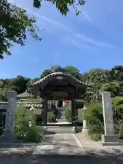 寺岡山元三大師の山門