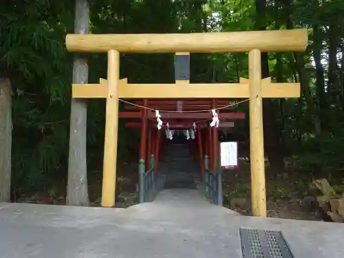 新屋山神社の鳥居