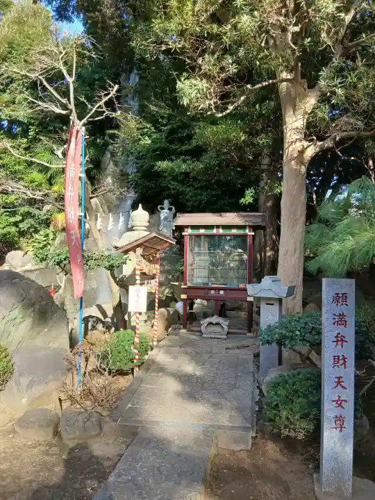 法華経寺奥之院の{uncategorized: "未分類", other: "その他", undefined: "問題あり", building: "その他建物", grave: "お墓", sacred_gate: "鳥居", guardian: "狛犬", statue: "像", buddha: "仏像", history: "歴史", nature: "自然", garden: "庭園", animal: "動物", pagoda: "塔", temizu: "手水舎", mountain_gate: "山門・神門", sanctuary: "本殿・本堂", subordinate: "末社・摂社", art: "芸術", scenery: "景色", jizo: "地蔵", ema: "絵馬", goshuin: "御朱印", omikuji: "おみくじ", items: "授与品その他", amulet: "お守り", goshuincho: "御朱印帳", eats: "食事", festival: "お祭り", votive_dance: "神楽", shichigosan: "七五三参", wedding: "結婚式", experience: "体験その他", initially: "初詣", around: "周辺", anti_infection: "感染症対策"}