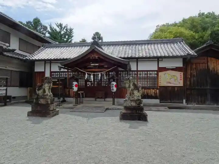 天高市神社の本殿・本堂