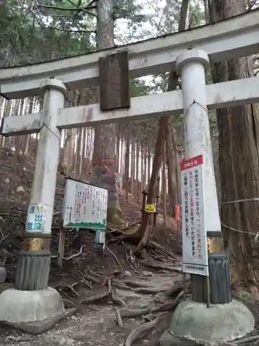 三峯神社の鳥居